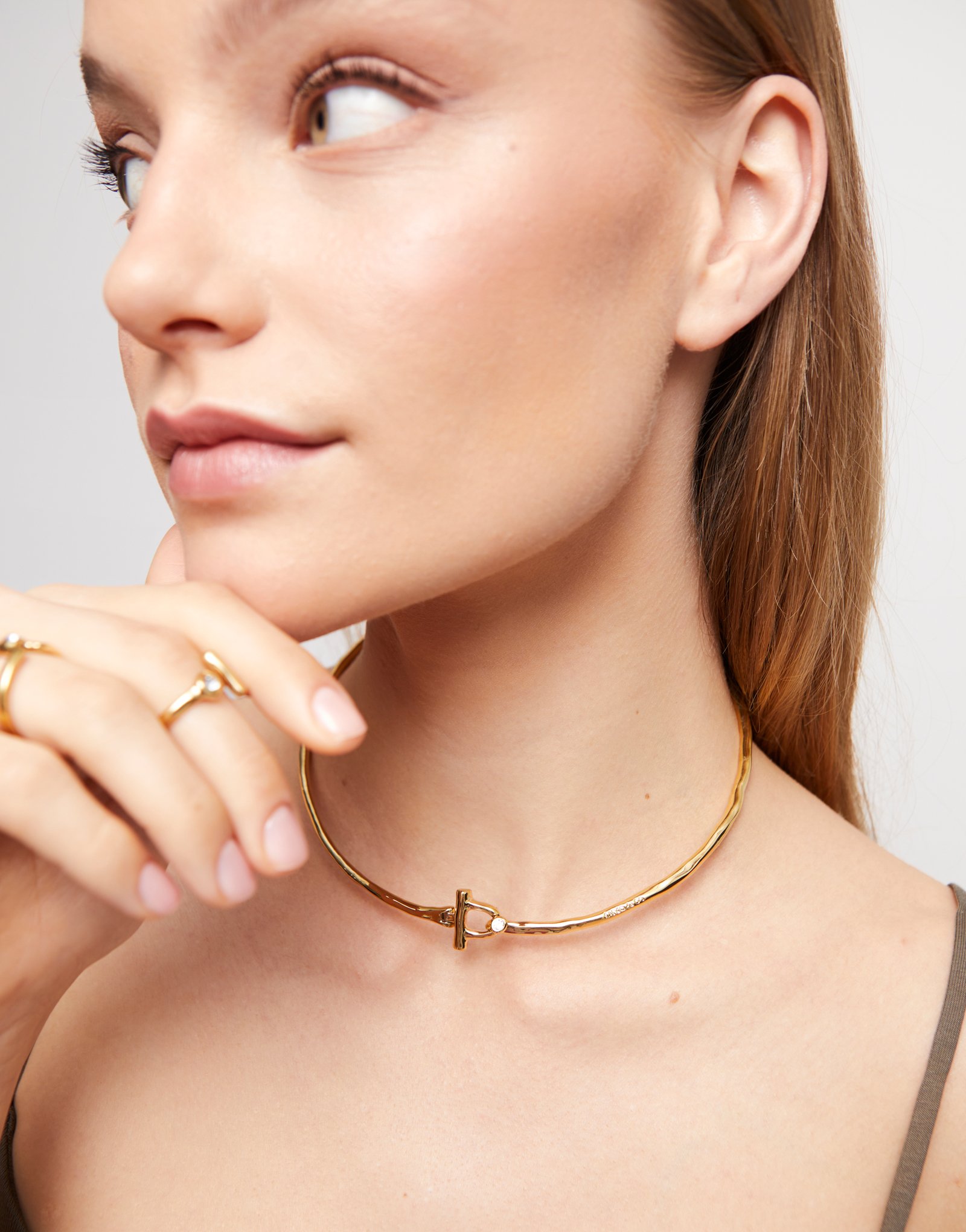 Collana rigida con chiusura frontale placcata oro 18k con topazio bianco, Dorado, large thumbnail